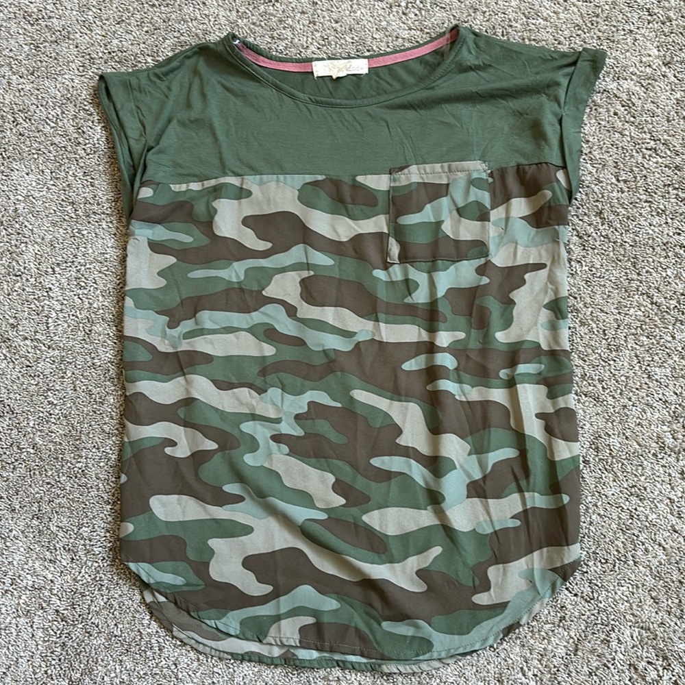 Camo blouse with cap sleeves